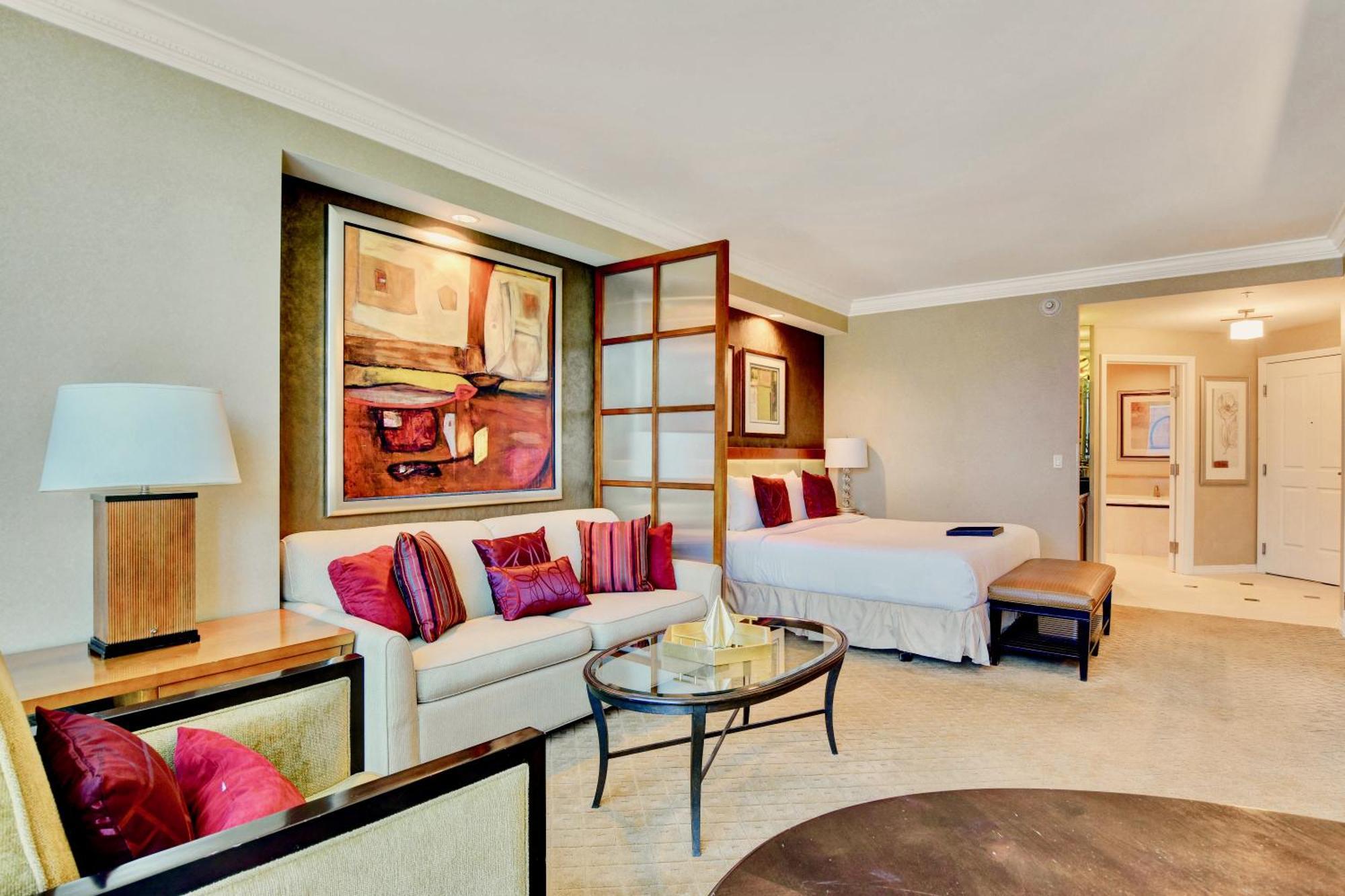 Strip View - No Fee ! Apartment