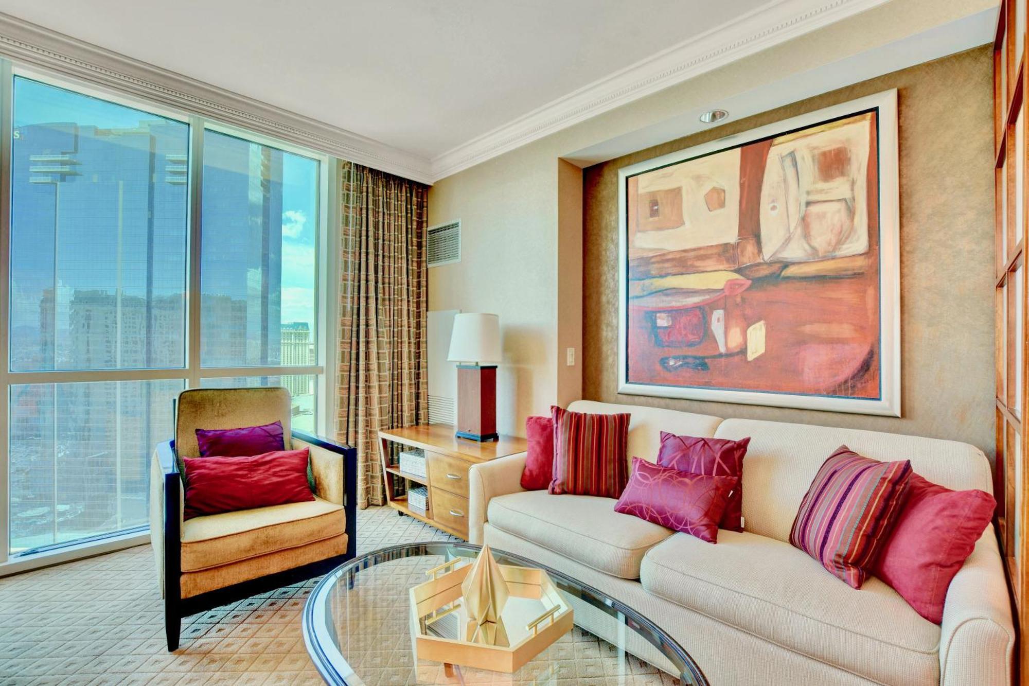 Apartment Strip View - No Fee ! *