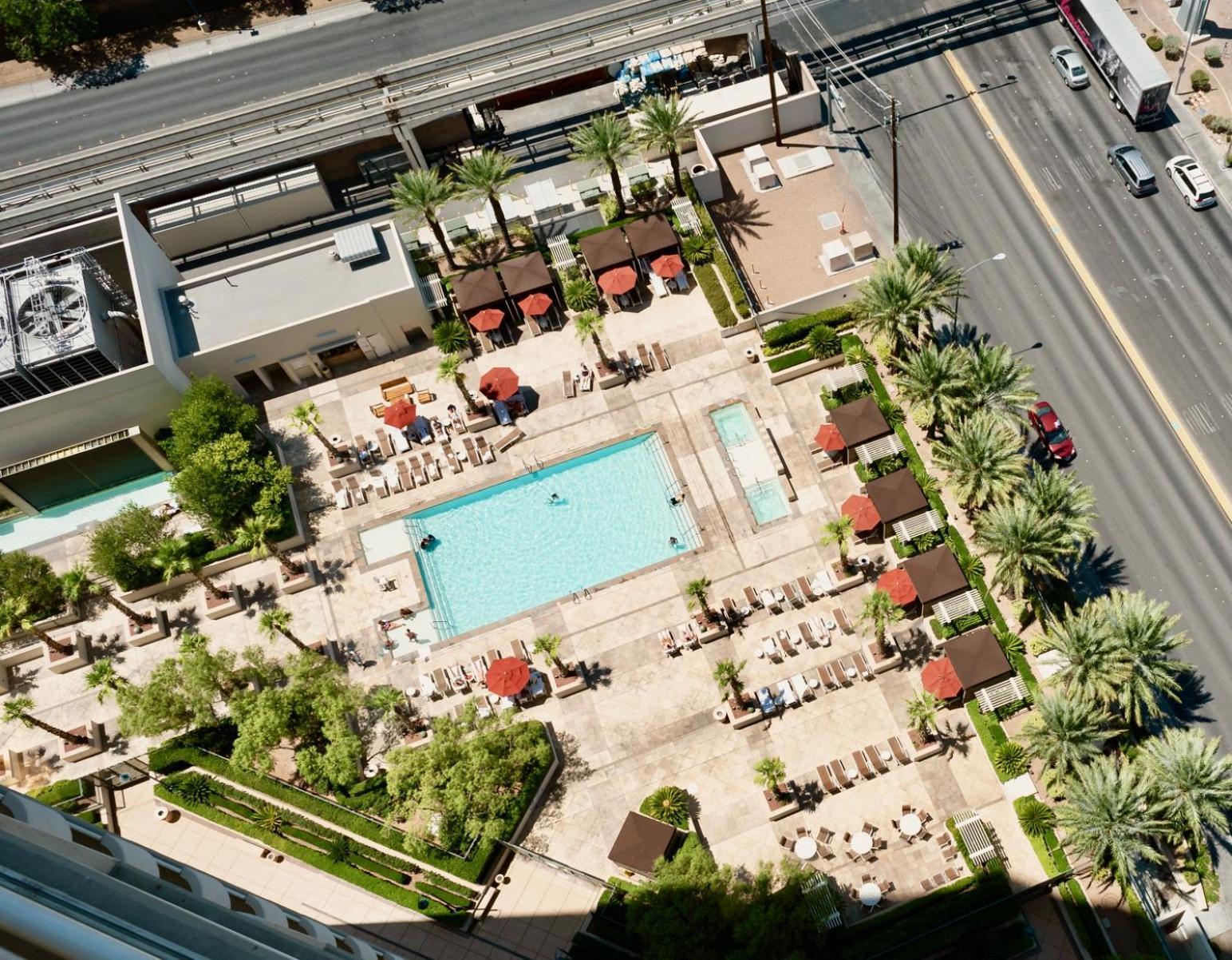 Apartment Strip View - No Fee ! *