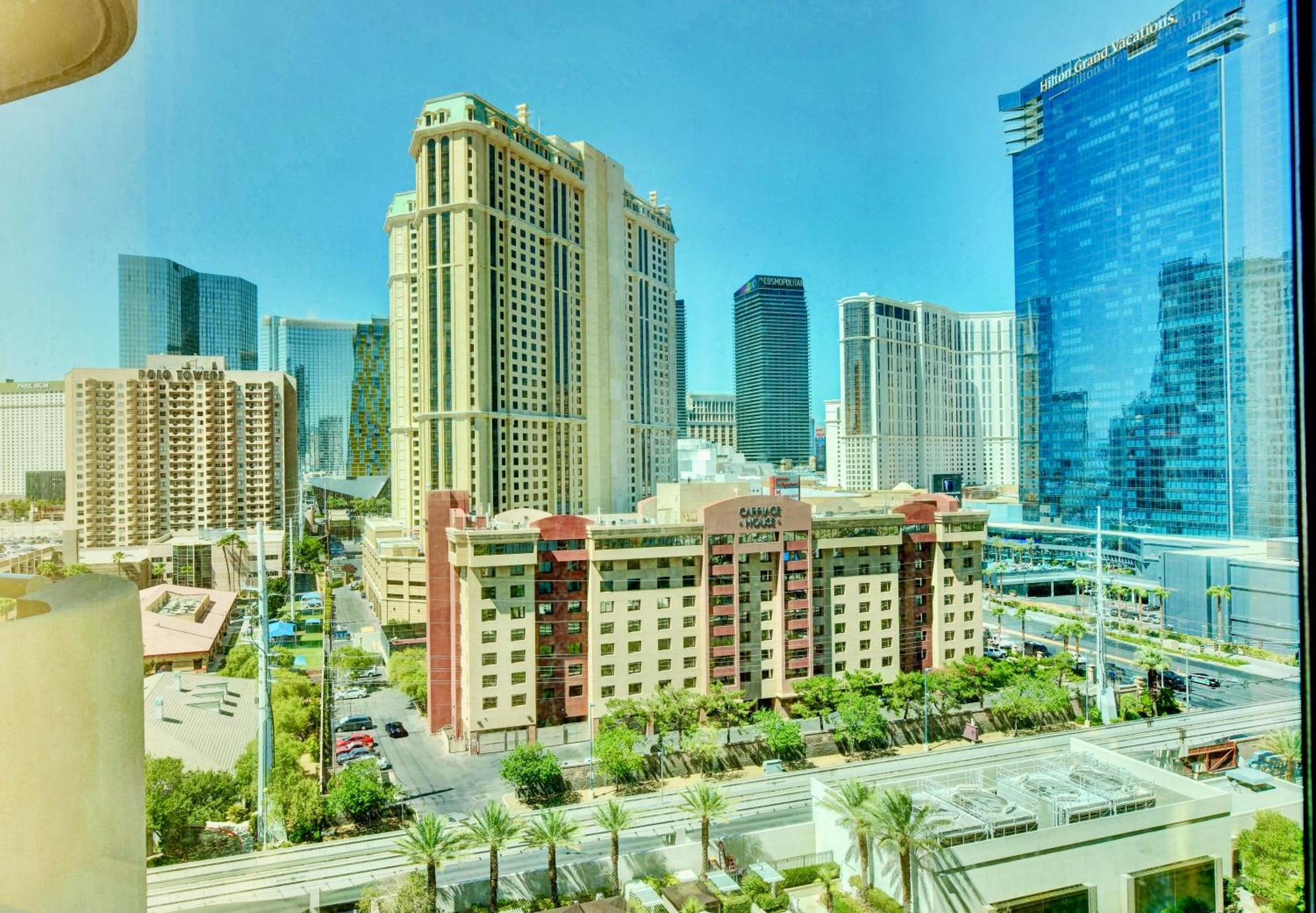 Apartment Strip View - No Fee ! *